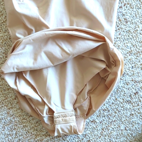 Naomi & Nicole® Shapewear, Shaping Convertible Strapless Bra Slip, nude. Size 36 - Picture 6 of 11